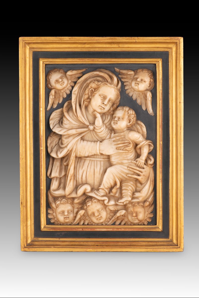 La Vierge à l'Enfant. Alabâtre sculpté. Attribué à PARDO, Gregorio (1513-1552). 