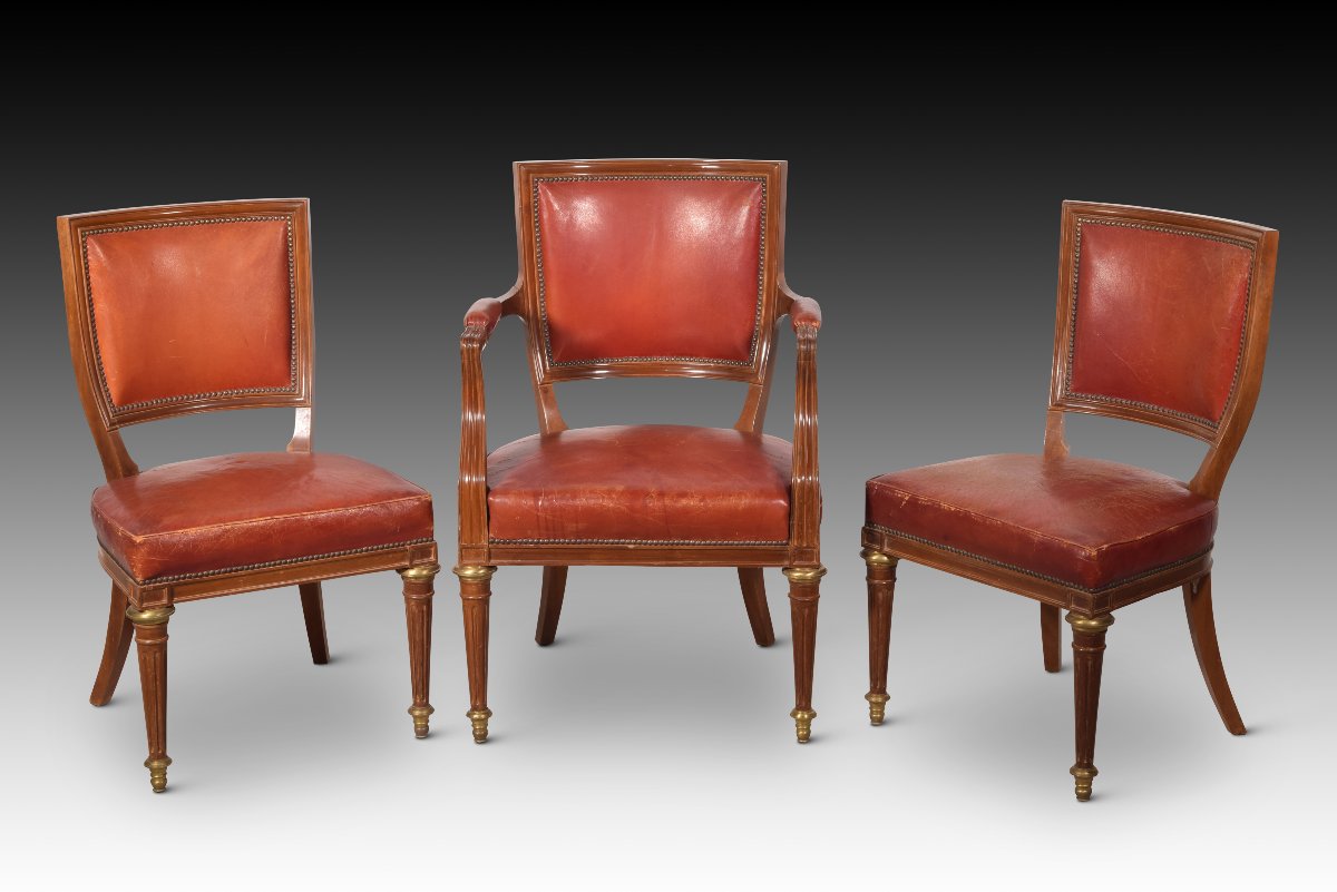 Paire de chaises et fauteuil. Acajou, tissu, bronze, métal. XXe siècle. -photo-1