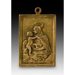  Devotional Plaque, Virgin And Child. Bronze. Spanish School, 17th Century. 