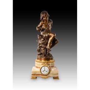 Horloge avec sculpture. Bronze, pierre. Coupier Fila et Provart, Paris, France, fin du XIXe s.