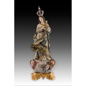 Immaculée. Bois sculpté et polychrome, verre, argent. École portugaise, XVIIIe siècle. 
