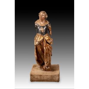  Ange, archange ou saint, sur socle. Bois sculpté et polychrome, textile, etc. 
