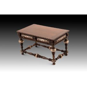 Table miniature. Bois, argent. Portugal, première moitié du XXe siècle. 