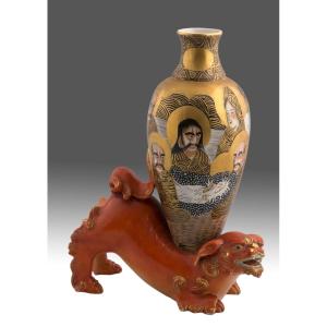 Vase Satsuma avec socle. Porcelaine. Japon, époque Meiji (1868-1912). 