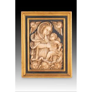 La Vierge à l'Enfant. Alabâtre sculpté. Attribué à PARDO, Gregorio (1513-1552). 