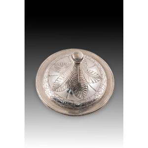 Couvercle de pyx ou de calice. Argent. XVIe siècle.