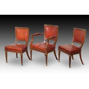 Paire de chaises et fauteuil. Acajou, tissu, bronze, métal. XXe siècle.