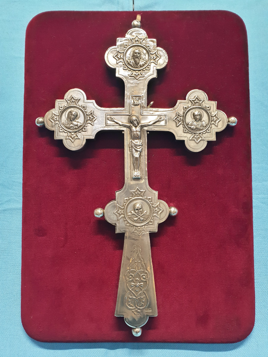 Croix en argent massif. Moscou 1892, essayeur A. Svetschin, orfèvre Vassili Sikathev.