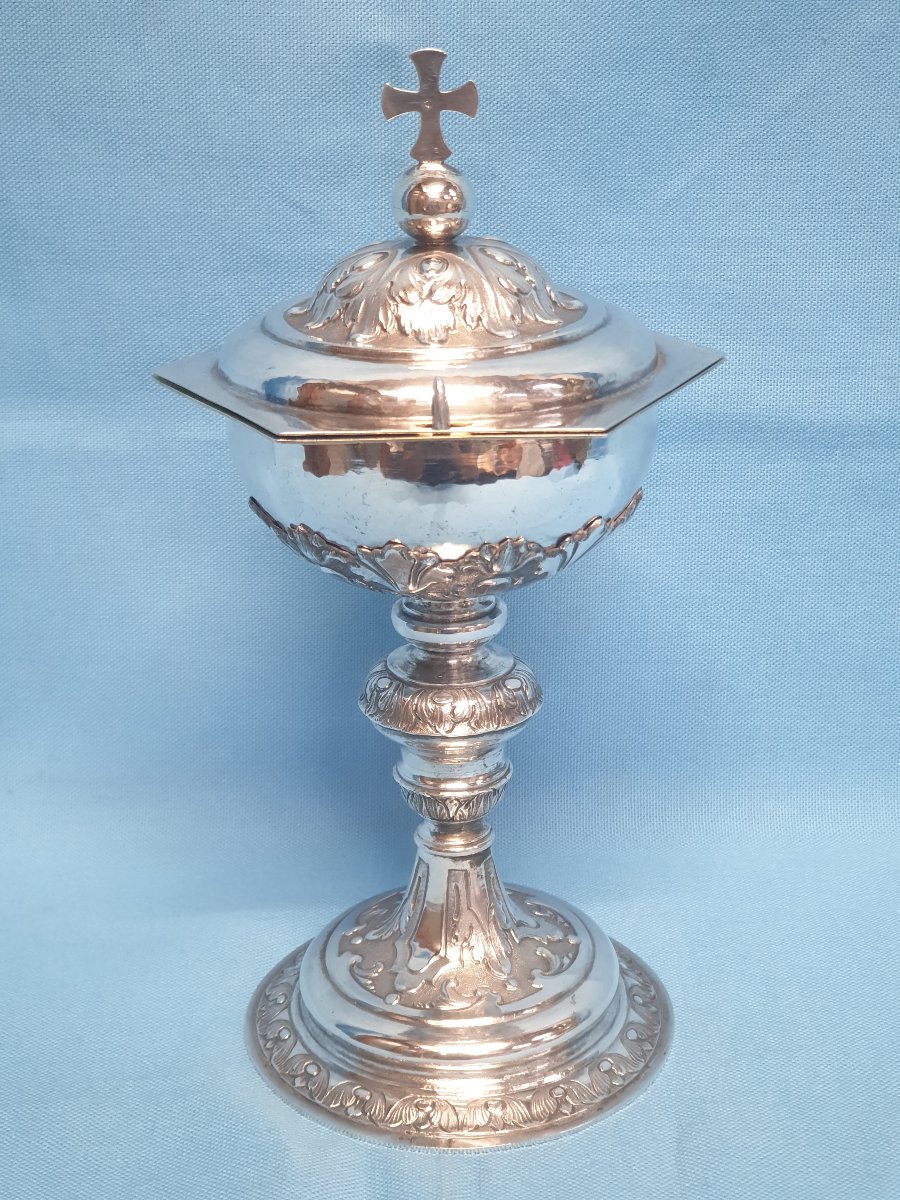 A Silver Ciborium. Lucca, 1753, Silversmith Michelangelo And Giovanni Vambré.