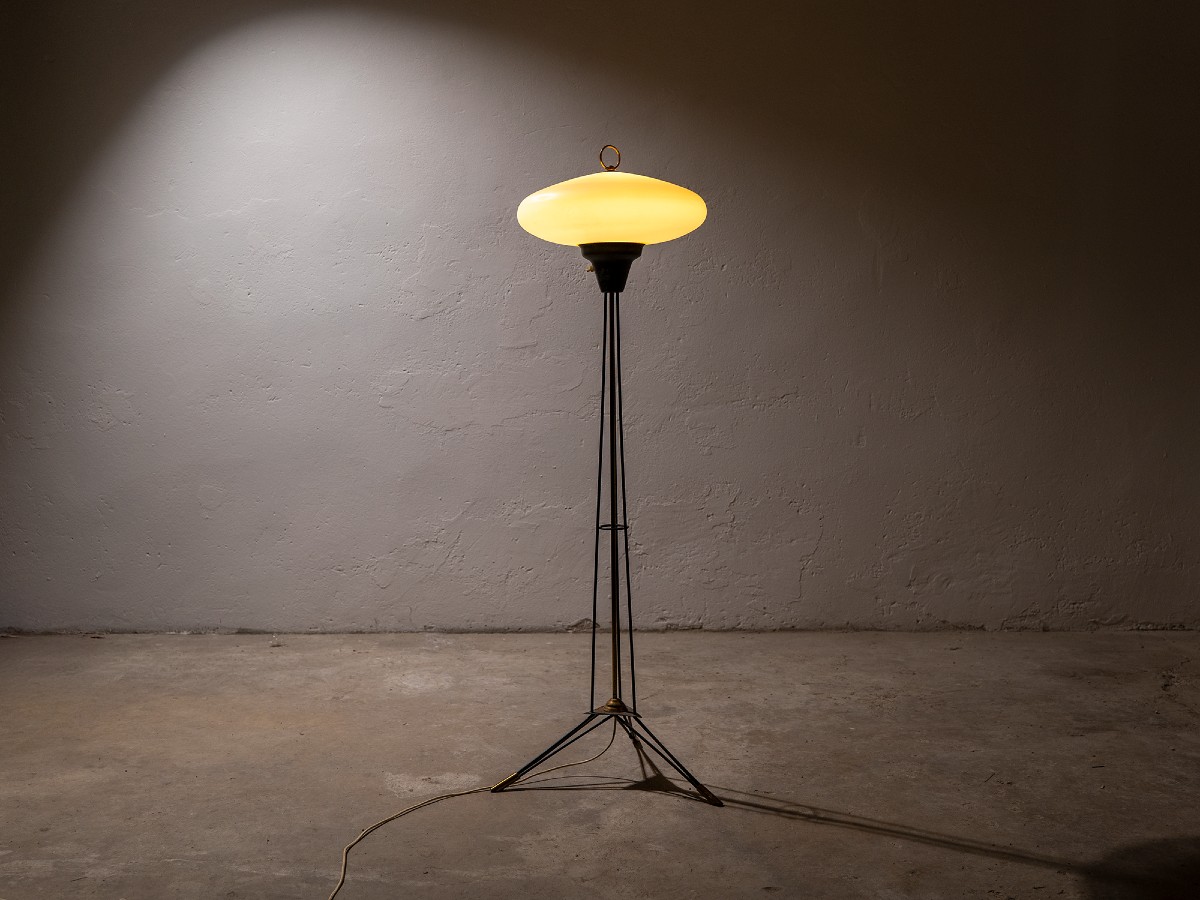 Lampadaire Stilnovo en verre opalin - 1950