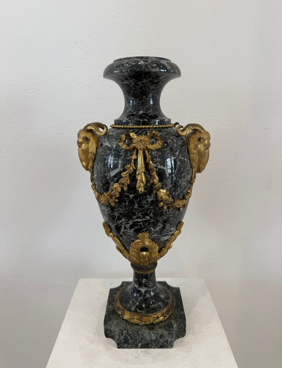 Vase ornemental en marbre vert et bronze doré - France, XIXe siècle