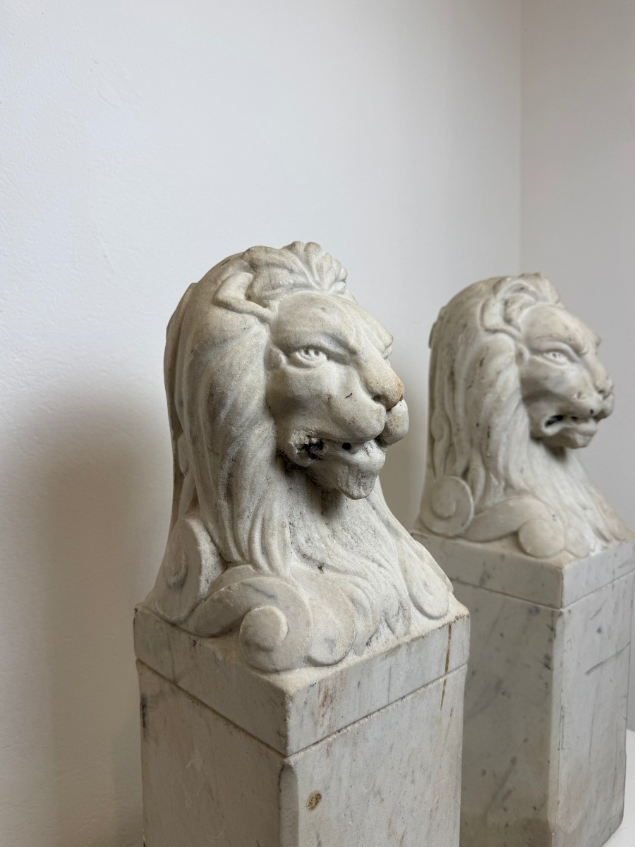 Paire de lions florentins en marbre blanc de Carrare - fin du XIXe siècle-photo-3