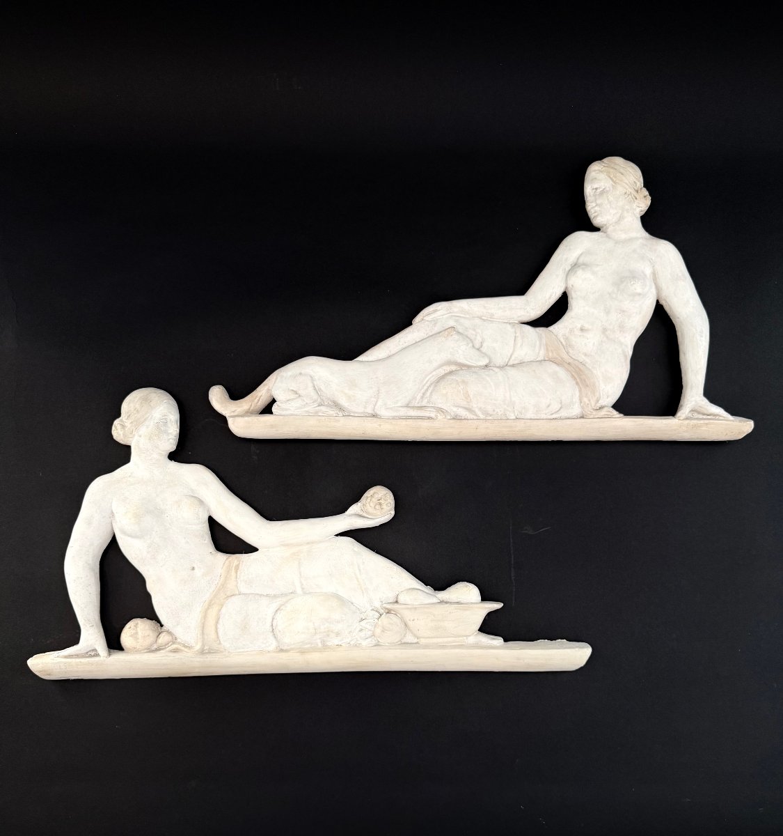 Paire de sculptures en stuc représentant des figures féminines - Début du XXe siècle. Italie