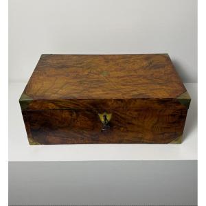 Bureau de voyage en loupe de noyer - XIX siècle