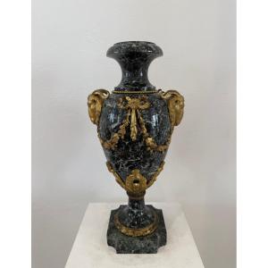 Vase ornemental en marbre vert et bronze doré - France, XIXe siècle