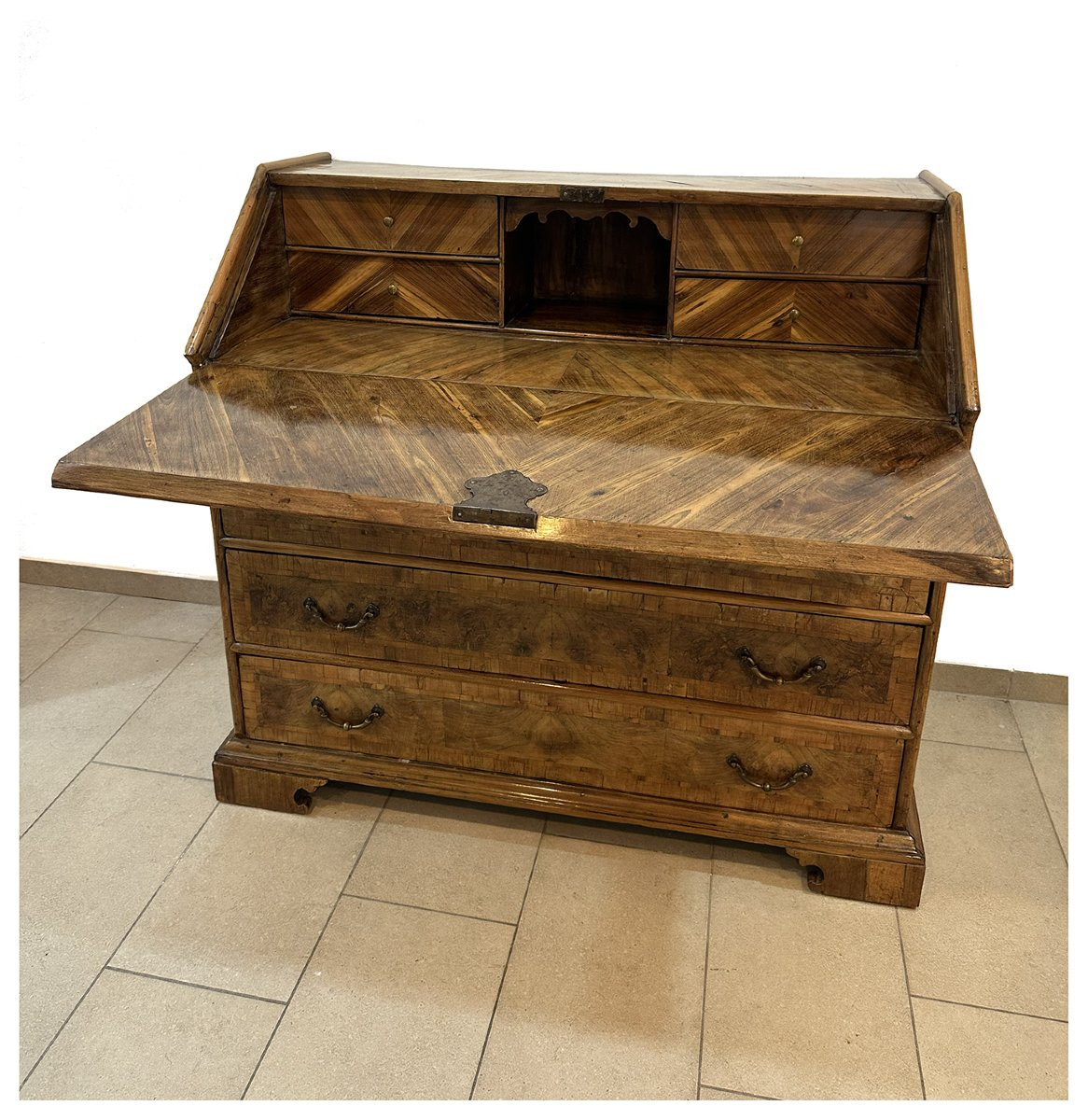 Commode à abattants en noyer et loupe de noyer. Vénétie, XVIIIe siècle-photo-4