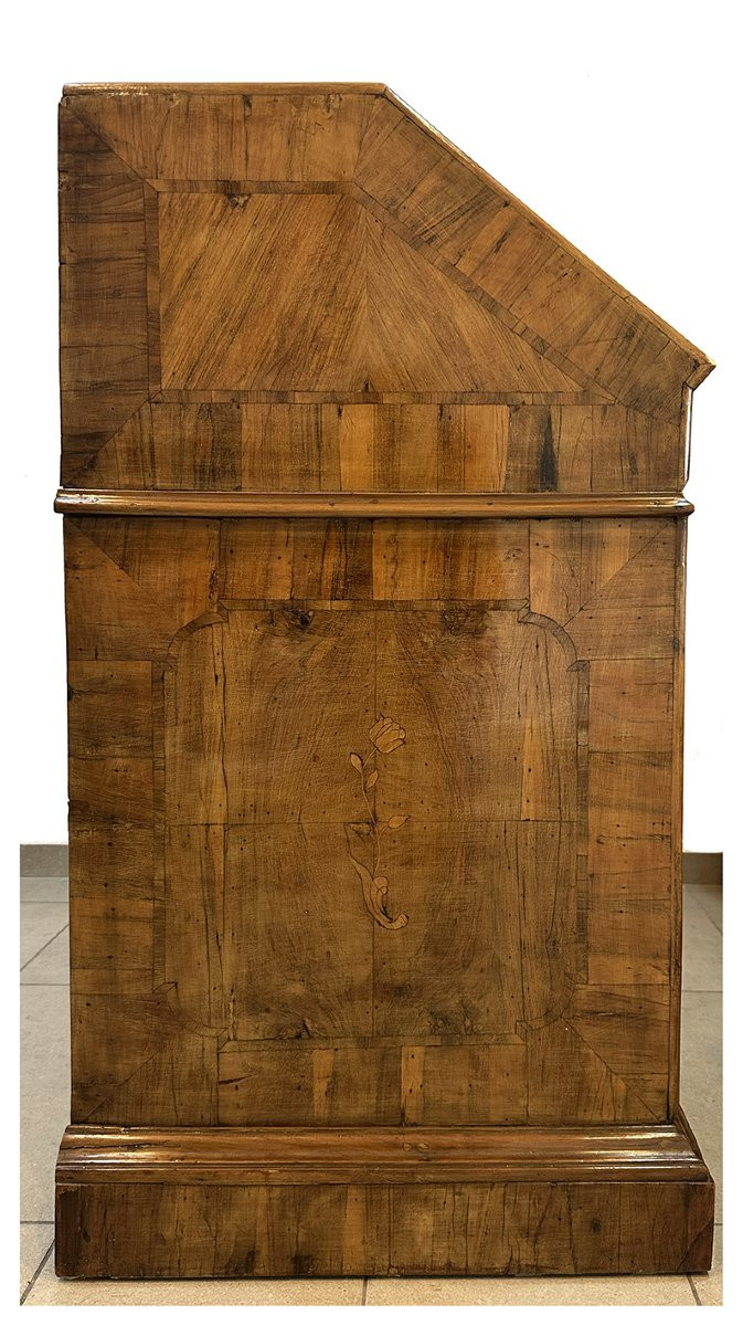 Commode à abattants en noyer et loupe de noyer. Vénétie, XVIIIe siècle-photo-4