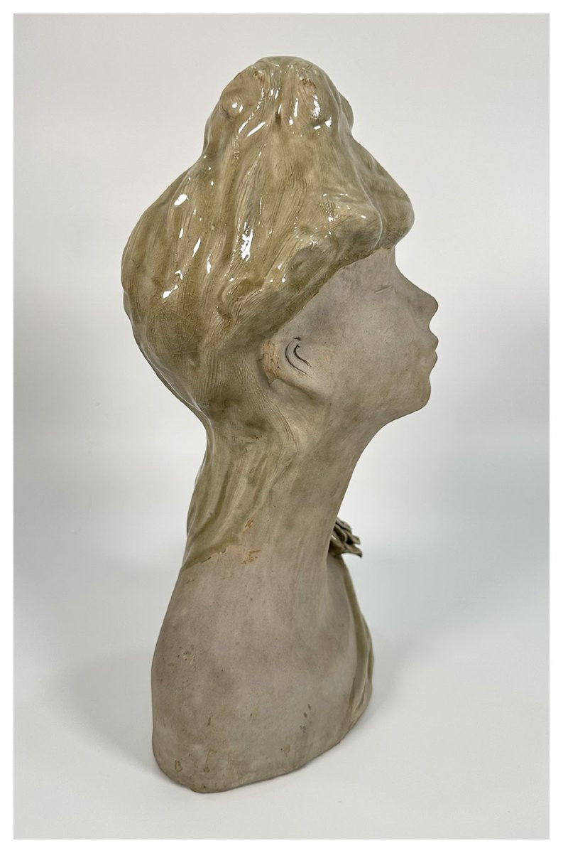 Buste féminin en terre cuite peinte, France, première moitié du XXe siècle-photo-2