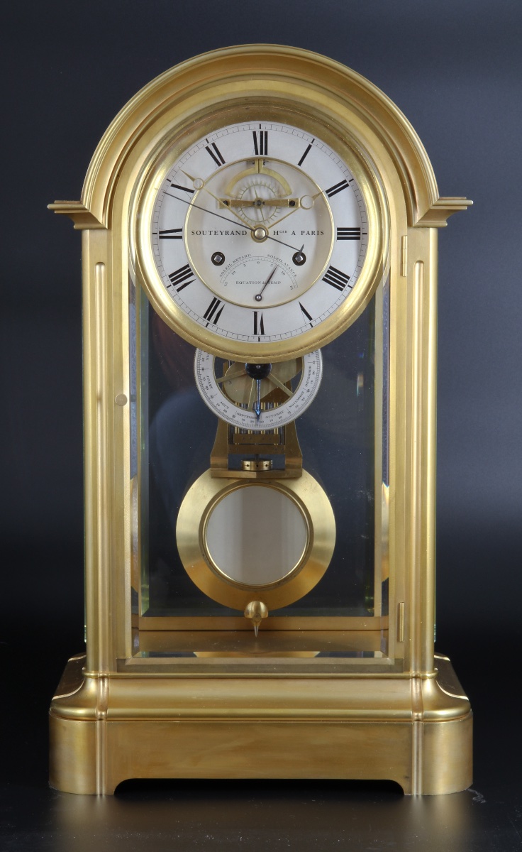 Pendule CAGE VITRÉE EN BRONZE DORÉ avec echappement visible, date et equation du temp