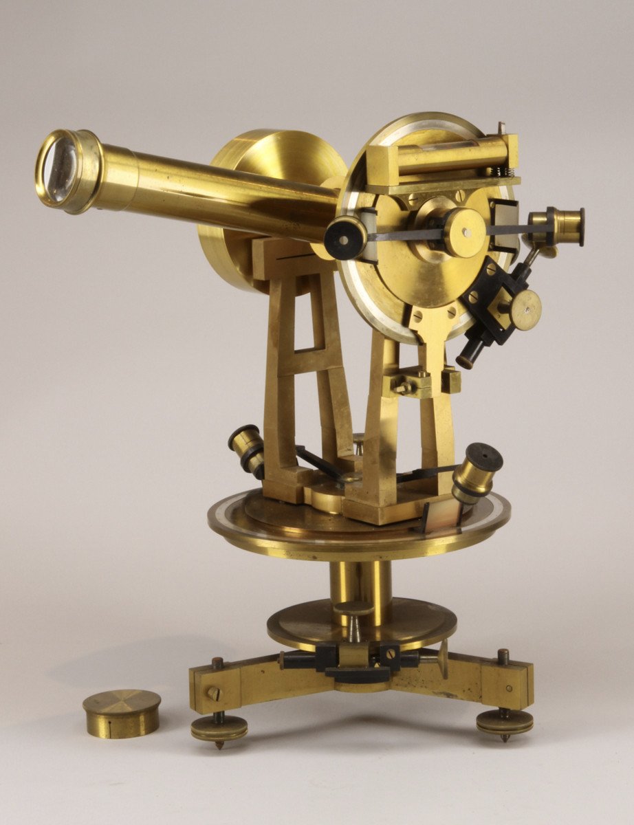 Tachéometre Ou Theodolite De Laderrière à Paris -photo-2