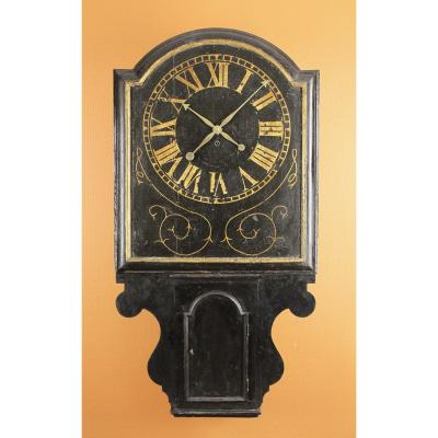 Cartel/Horloge de taverne anglaise avec cadran rectangulaire. Ca, 1725-1735